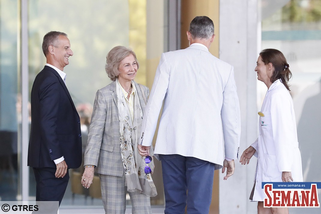 King Felipe VI and Quen Sofia Greece visit Hospital