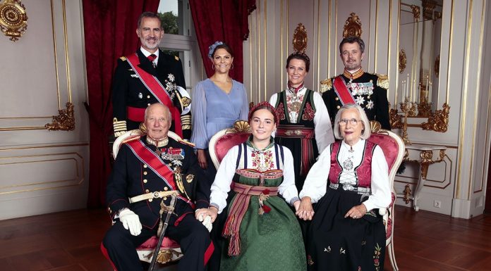 El rey Felipe asiste a la confirmación de la princesa Ingrid Alexandra de Noruega