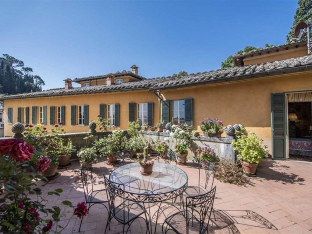 Valentino vende su mansión de la Toscana por 12 millones de euros