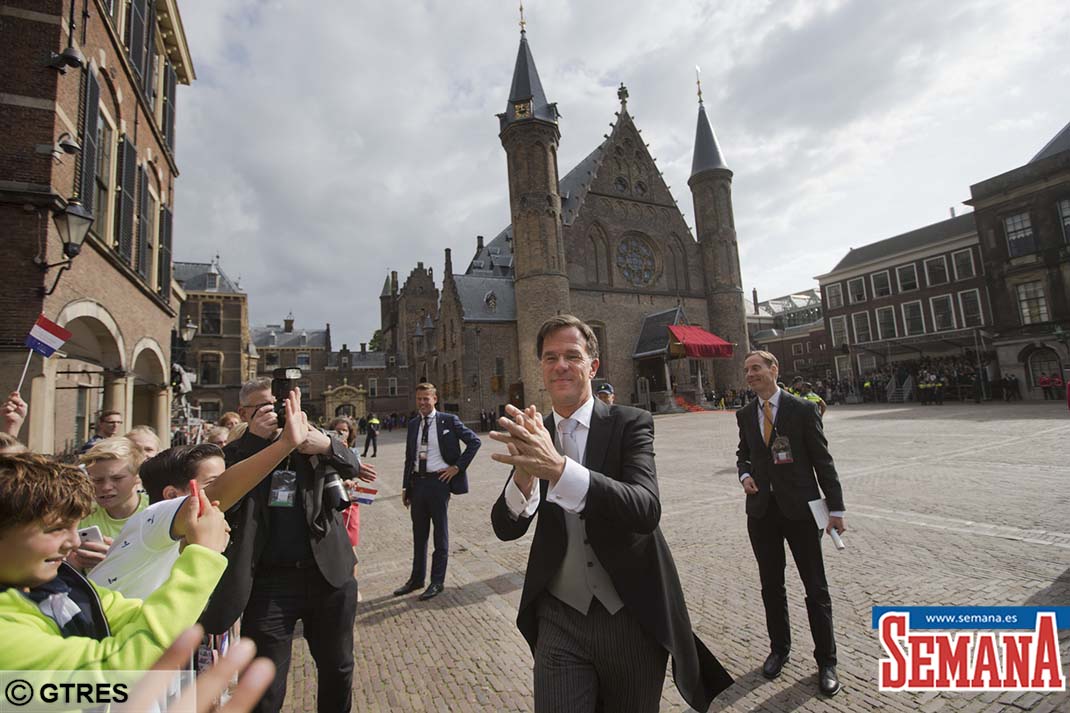 Dutch Prime Minister Mark Rutte greets children as he arrives at the Knight's Hall, rear, in The Hague, Netherlands, Tuesday, Sept. 17, 2019, for a ceremony marking the opening of the parliamentary year with a speech by King Willem-Alexander outlining the government's budget plans for the year ahead.  *** Local Caption *** .