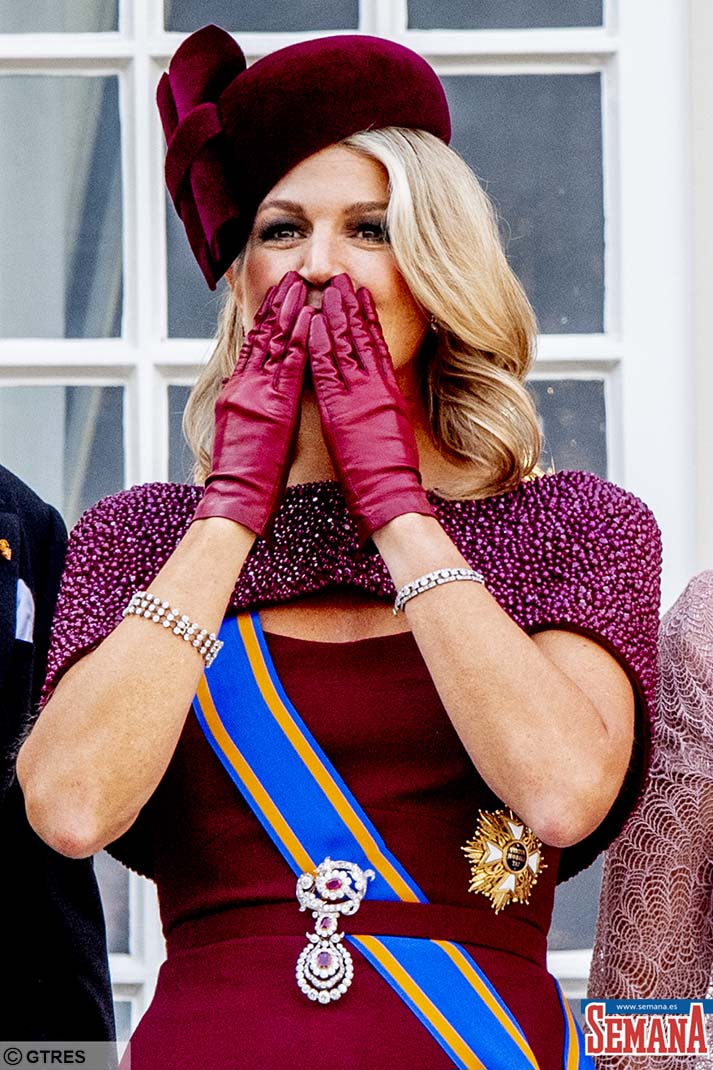 King Willem-Alexander and Queen Maxima arrive at the Ridderzaal on Prinsjesdag where the king will read the speech to members of the Upper and Lower Chamber. THE HAGUE -  *** Local Caption *** .