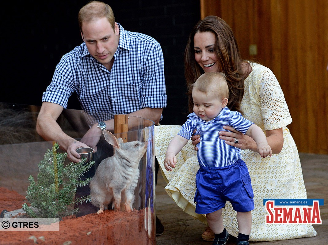 Britain's Prince William and Kate Middleton, the Duke and Duchess of Cambridge and son Prince George during a visit to Sydney's TarongaZoo, Australia Sunday, April 20, 2014