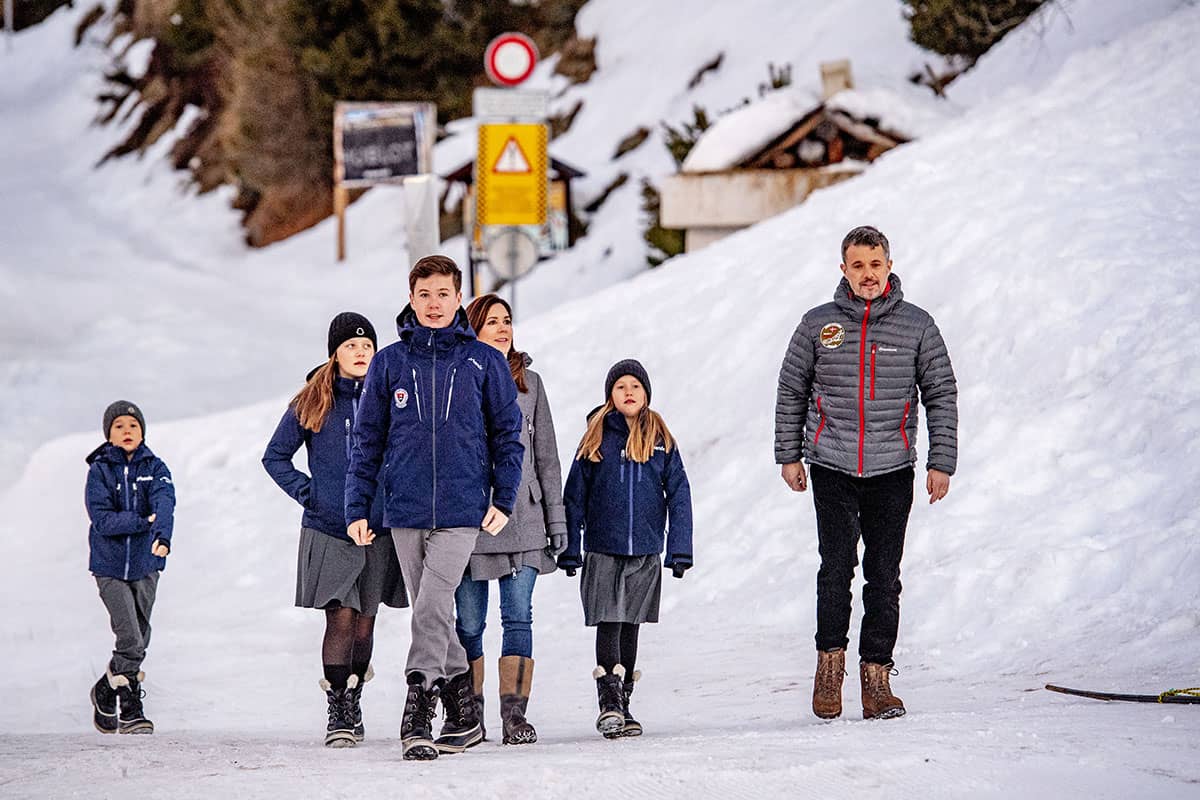 La familia real danesa posa en la nieve