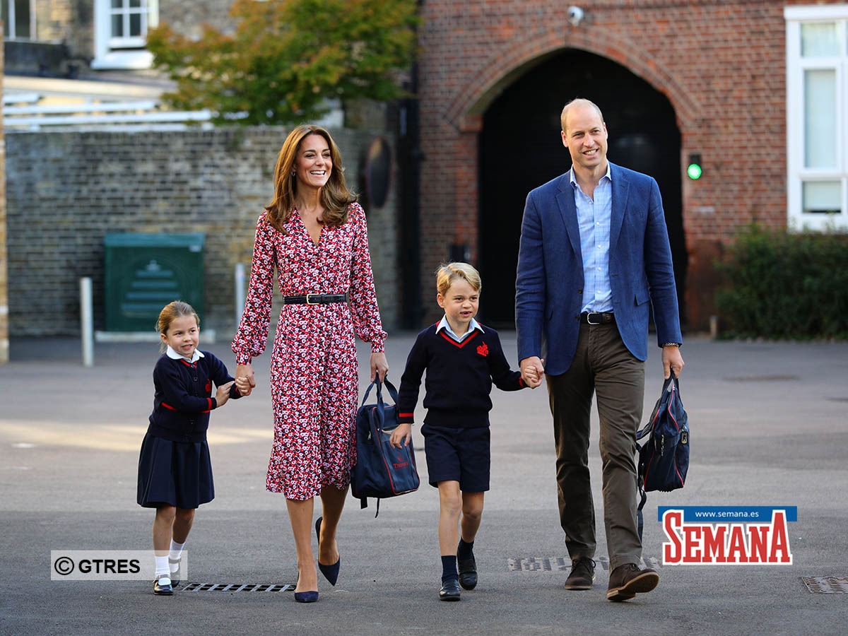 Princess Charlotte arrives for her first day at school at Thomas's Battersea in London, with her brother Prince George and her parents Prince William and Kate Middleton the Duke and Duchess of Cambridge. *** Local Caption *** .