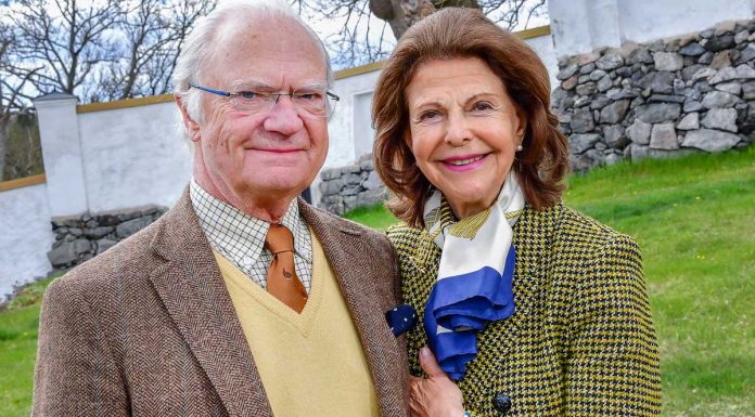 El rey Carlos Gustavo de Suecia vive su 74 cumpleaños más raro