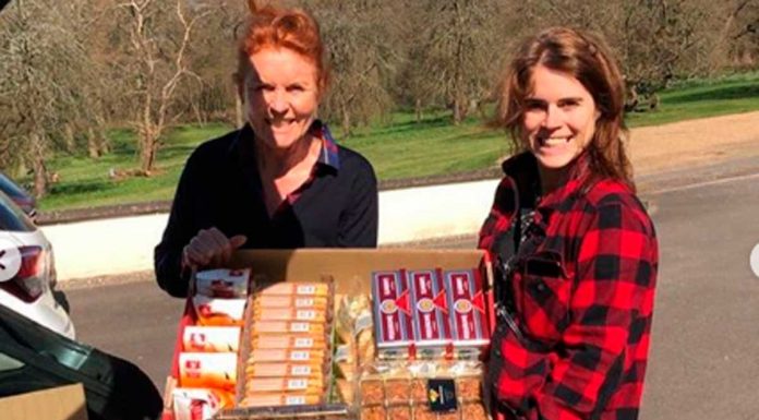 Sarah Ferguson y su hija Eugenia llevan comida a los sanitarios británicos