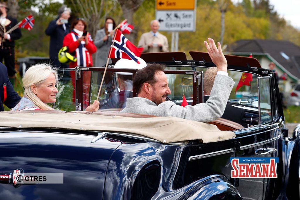 Norway's Crown Prince Haakon and Crown Princess Mette-Marit are seen in the car outside their home during the Norwegian Constitution Day, due to the coronavirus disease (COVID-19) outbreak, in Asker, Norway  May 17, 2020.