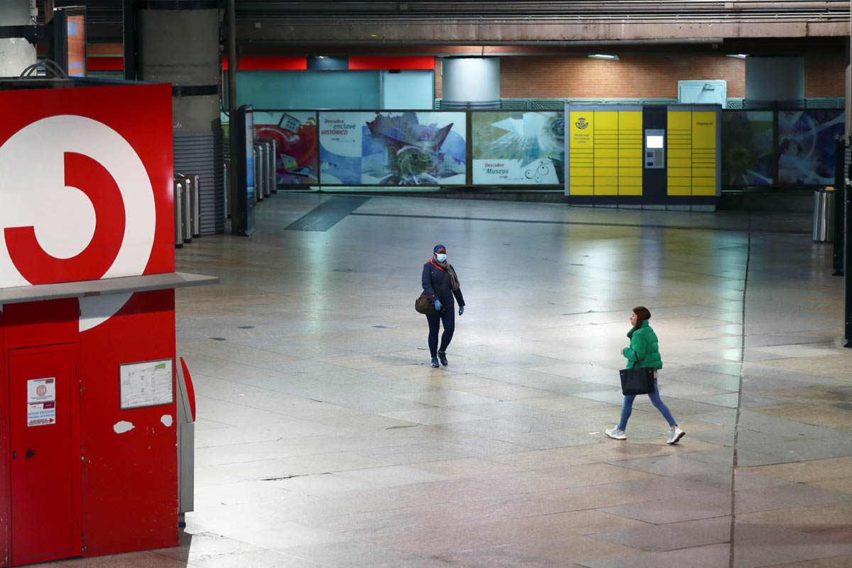 A commuter stands in a subway car at an almost empty Atocha train station at rush hour during partial lockdown as part of a 15-day state of emergency to combat the coronavirus disease outbreak in Madrid, Spain March 16, 2020 *** Local Caption *** .