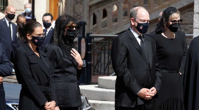 La Familia Real de Mónaco, de luto, llora en el funeral de su querida prima