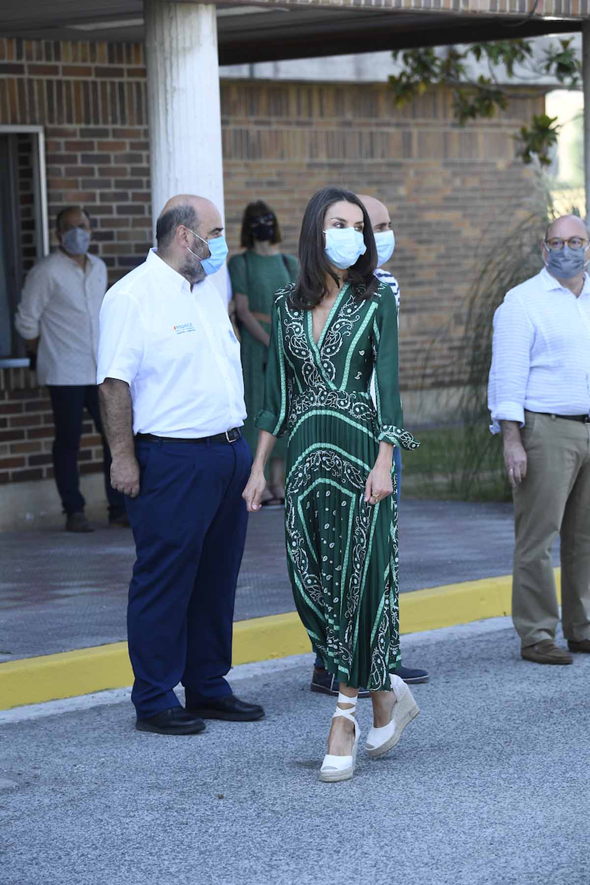 letizia-navarra-visita-reyes-vestido (1)