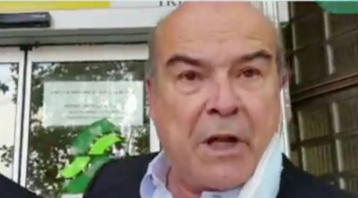 Antonio Resines estalla en cólera en una oficina de la Seguridad Social: "Me niegan el paso"