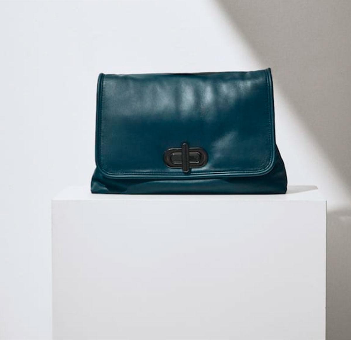 Bolso-pouch-piel-Limited-Edition-129