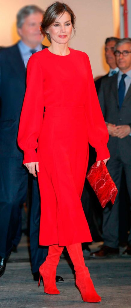Máxima de Holanda se marca un "Letizia" en rojo con moda española