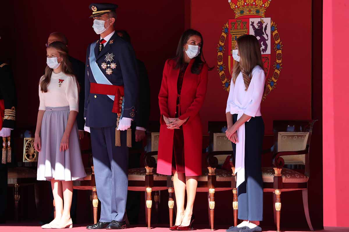 Los cuchicheos de la Reina Letizia y la Infanta Sofía el Día de la Fiesta Nacional, ¿de qué hablaban?