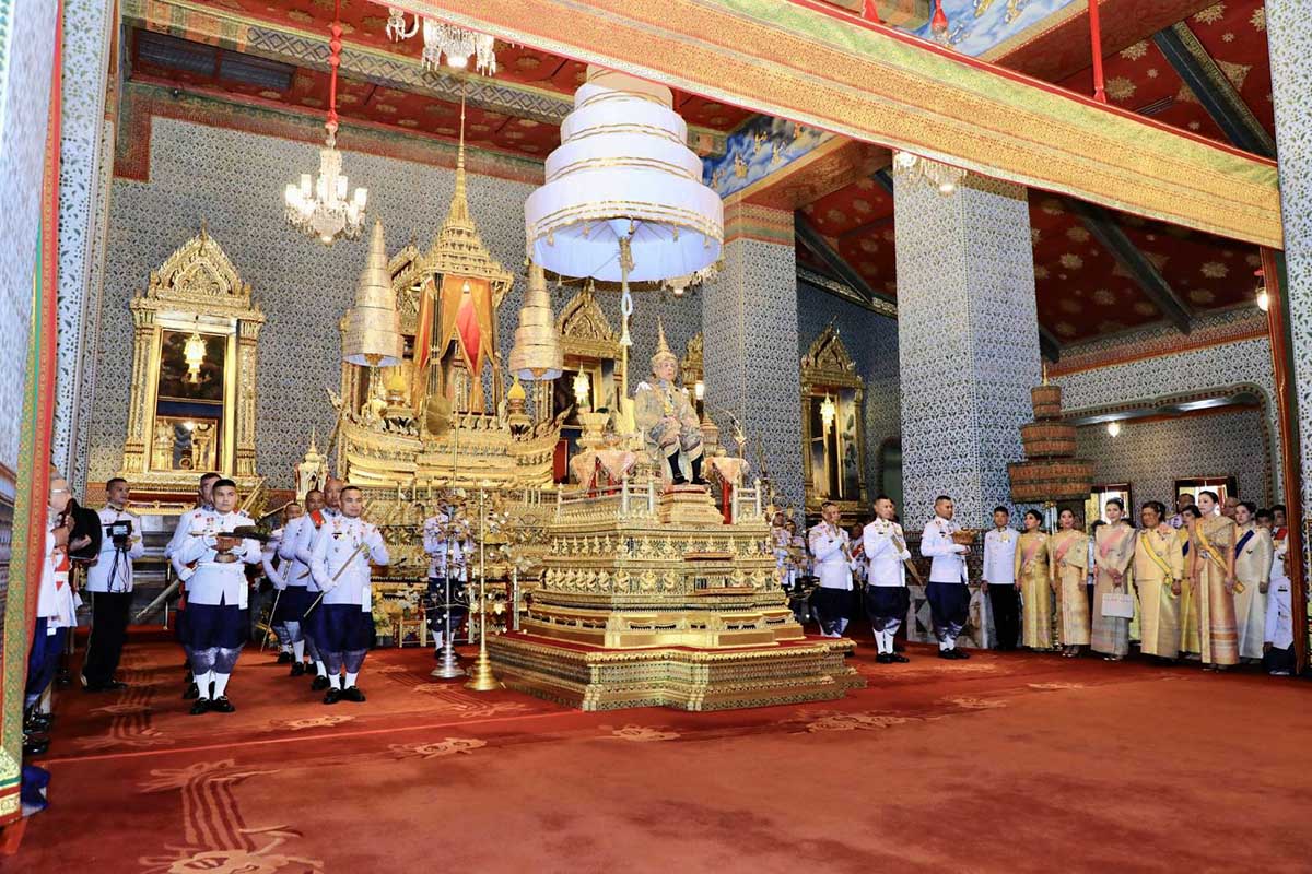 His Majesty the King proceeds to the Temple of the Emerald Buddha to proclaim himself the Patron of Buddhism