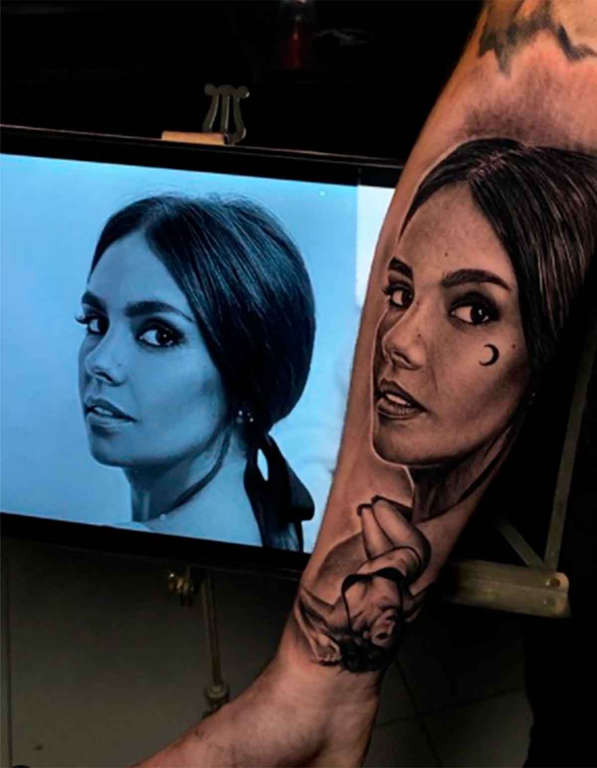 Cristina Pedroche, sorprendida al ver su cara tatuada en el brazo de un fan