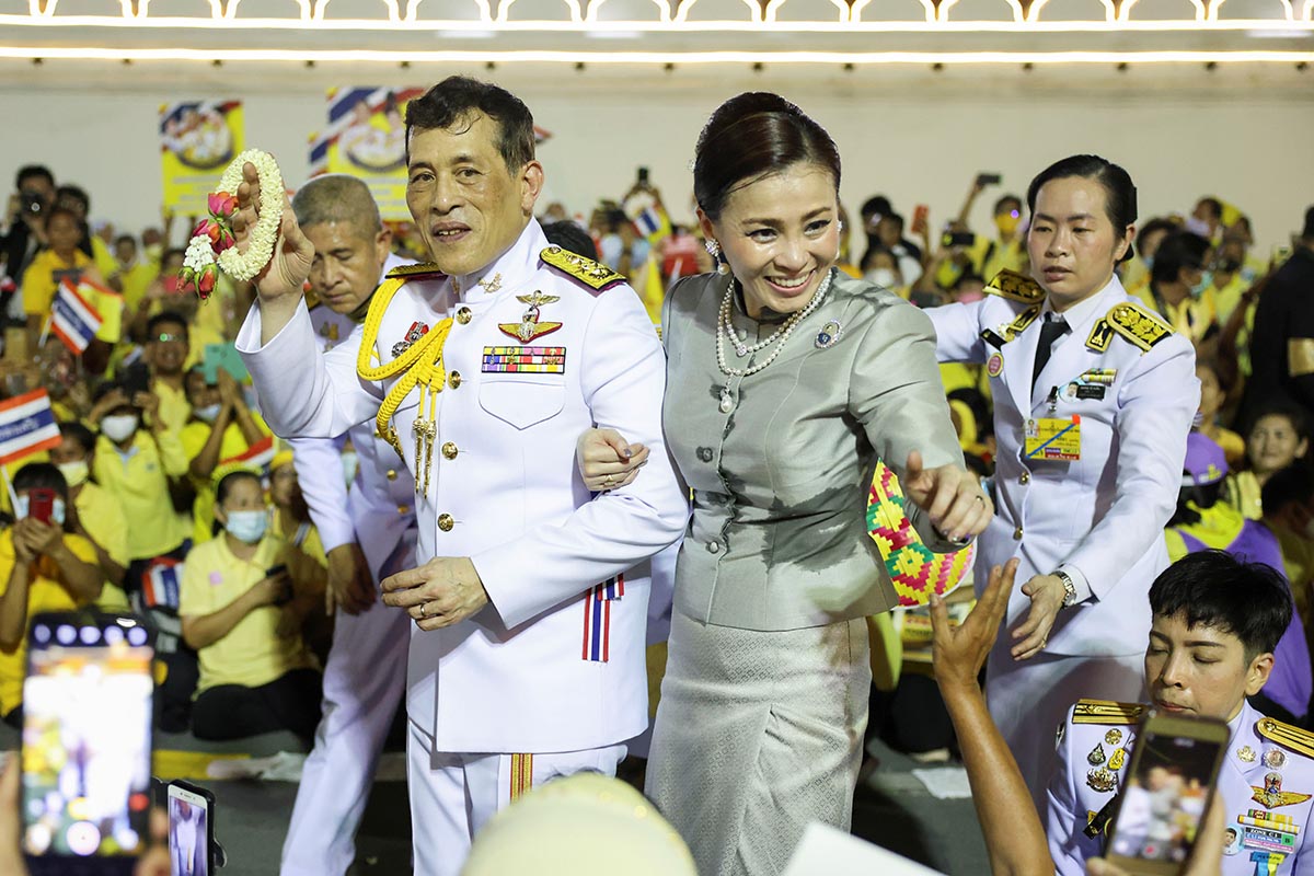 Thailand's King Maha Vajiralongkorn and Queen Suthida greet royalists, at The Grand Palace in Bangkok, Thailand, November 1, 2020.  *** Local Caption *** .