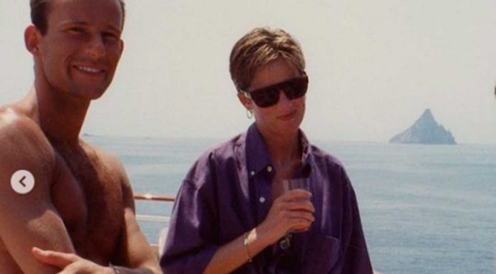 Las fotos inéditas de Diana de Gales en biquini en un crucero con Kyril de Bulgaria (y con volcán de fondo)
