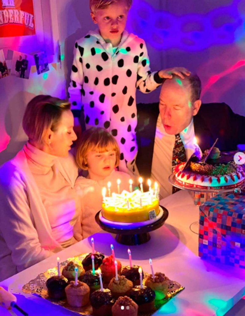 En pijama, con luces disco... Así han celebrado su sexto cumpleaños los mellizos de Alberto y Charlène de Mónaco