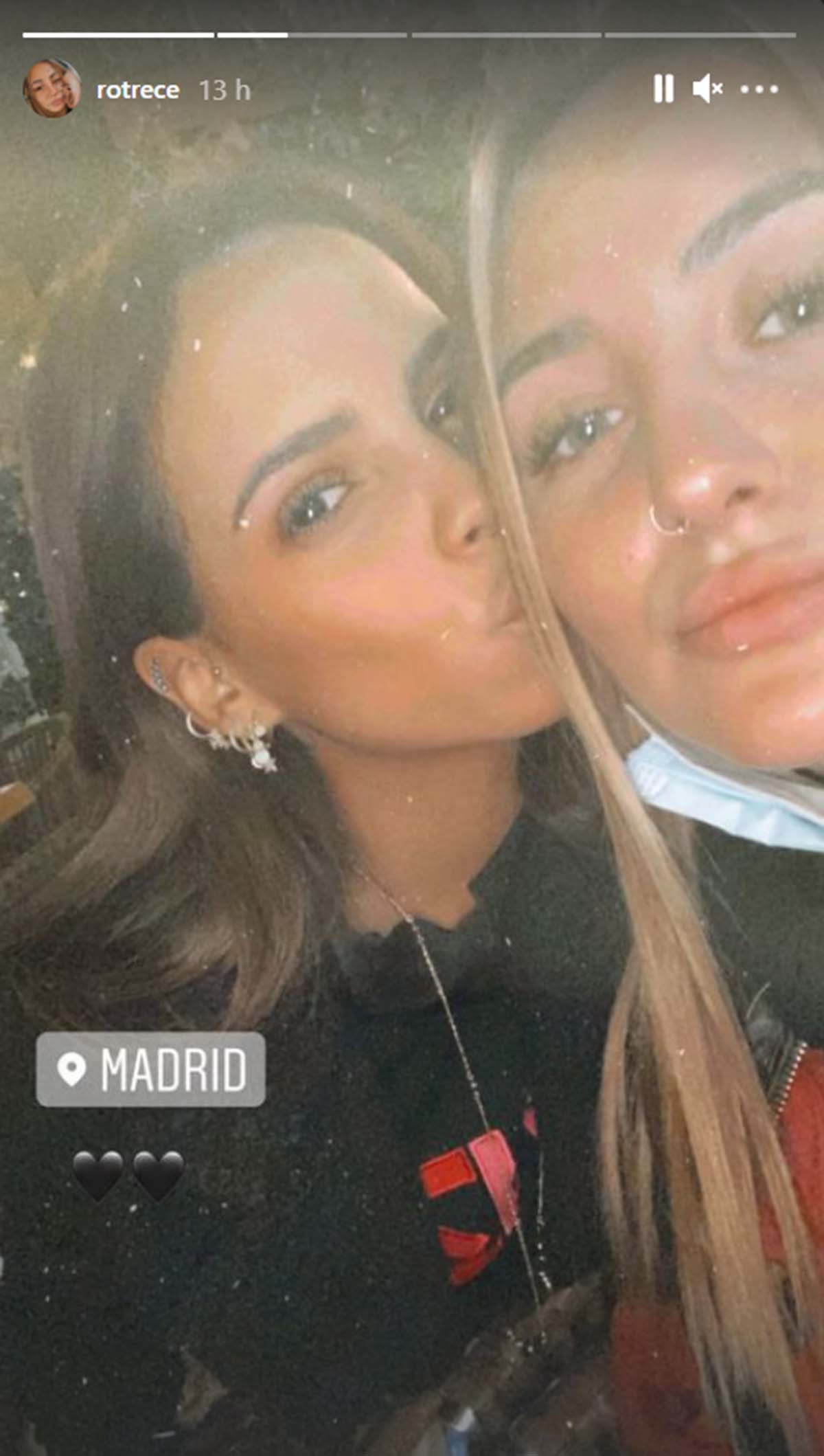 Rocío Flores y Gloria Camila Ortega