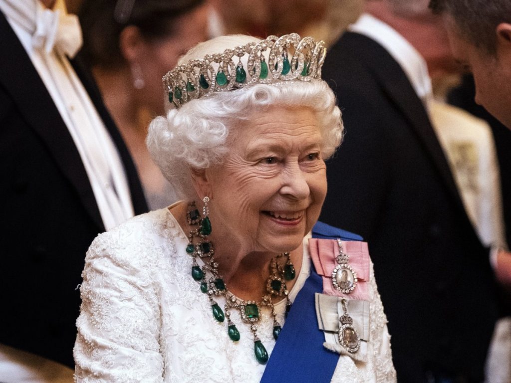 La reina Isabel II se ausenta de nuevo en un acto siguiendo órdenes de su médico
