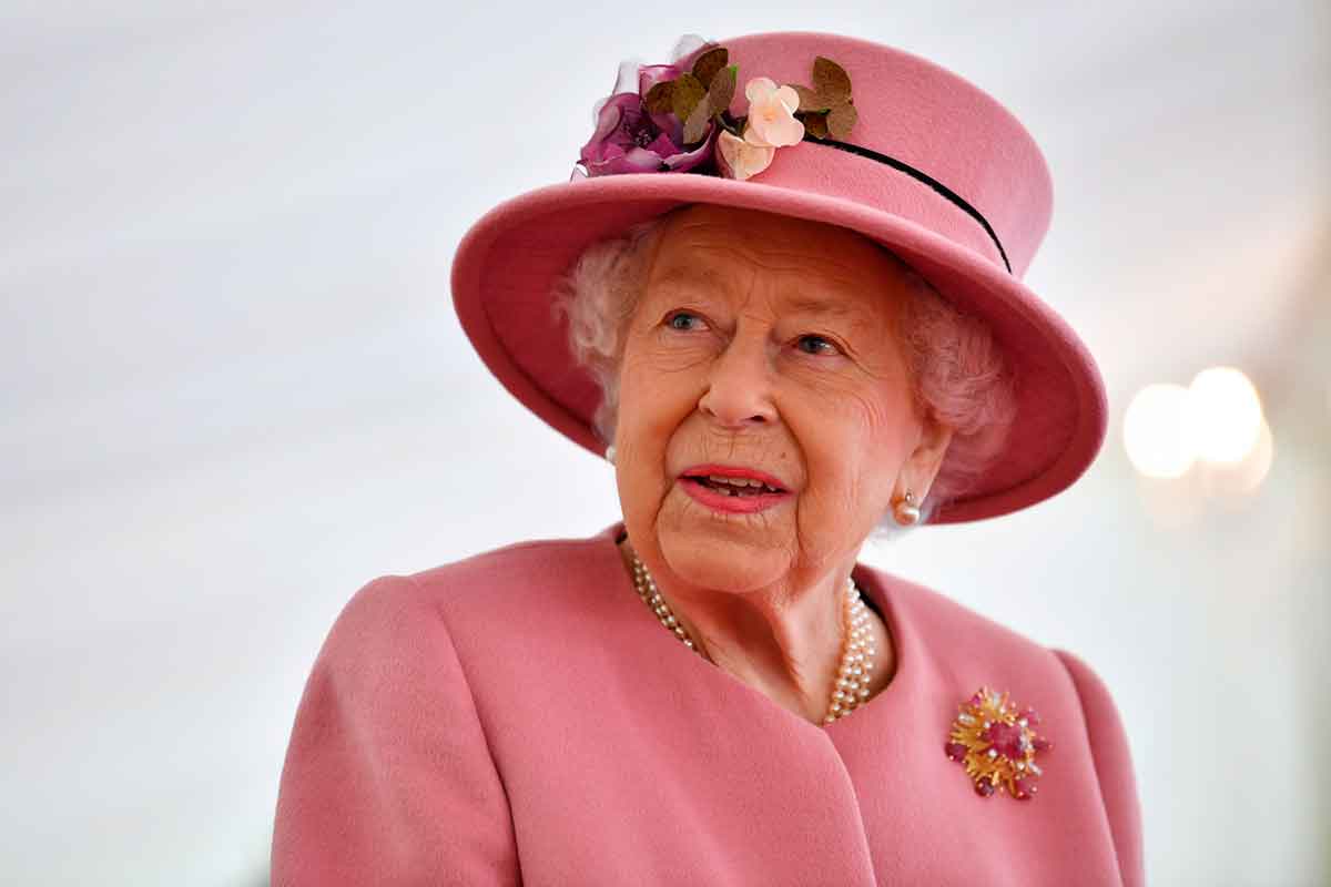Isabel II cancela un viaje por cuestiones médicas