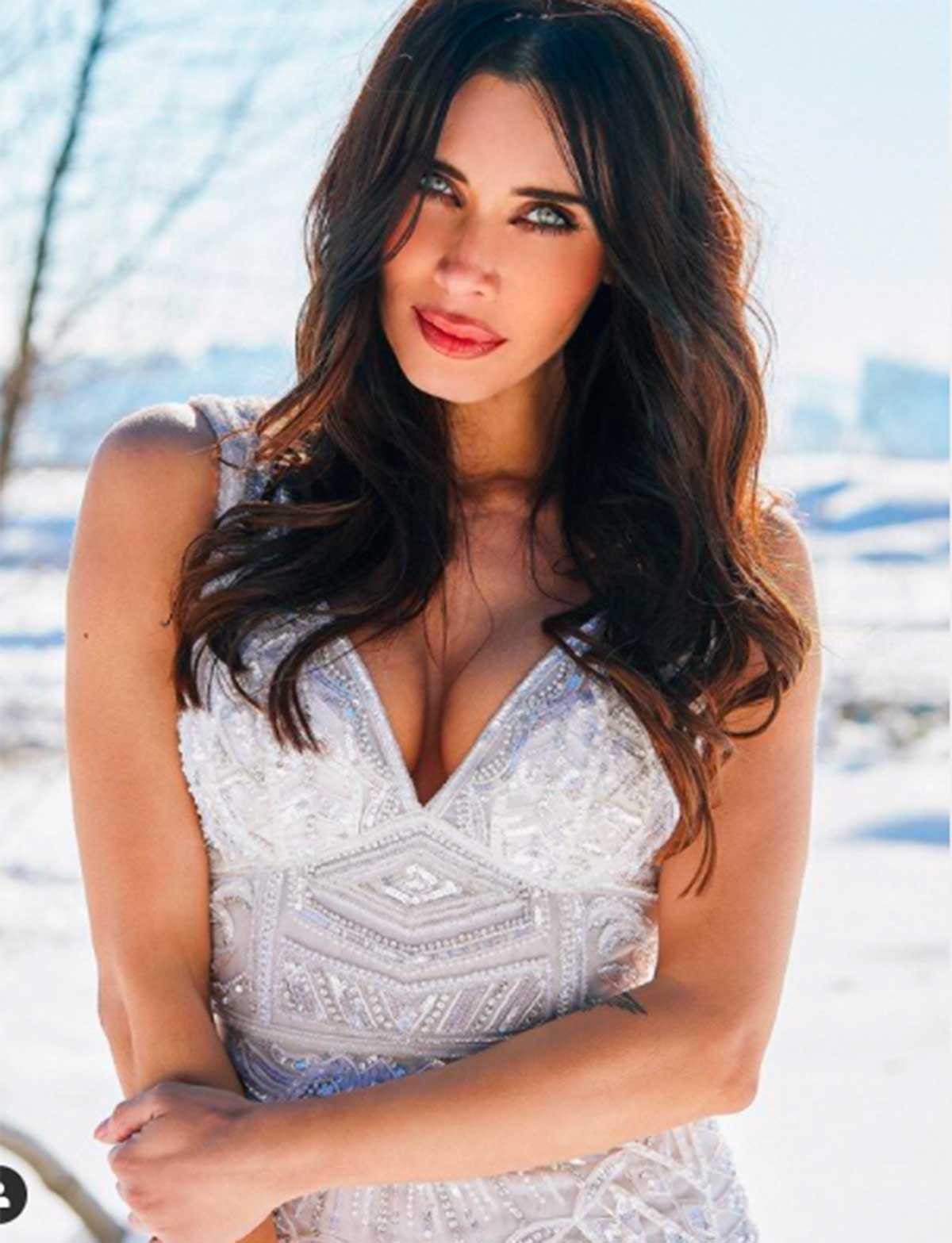 Pilar Rubio rescata su vestido de novia para posar en la nieve