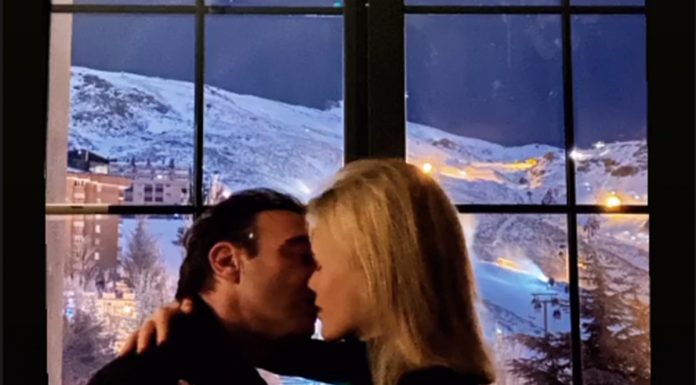 Fotos del día: El romántico beso de Enrique Ponce y Ana Soria