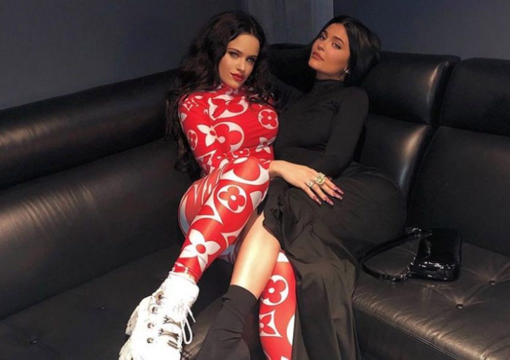 Kylie Jenner y Rosalía dejan de ser amigas y el mundo estalla entre especulaciones