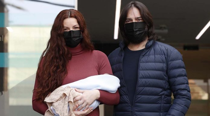 Joaquín Cortés y Mónica Moreno abandonan el hospital con su segundo hijo
