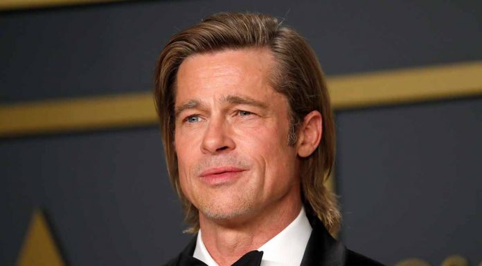 ¿Qué le pasa a Brad Pitt? Sale de un centro hospitalario en silla de ruedas