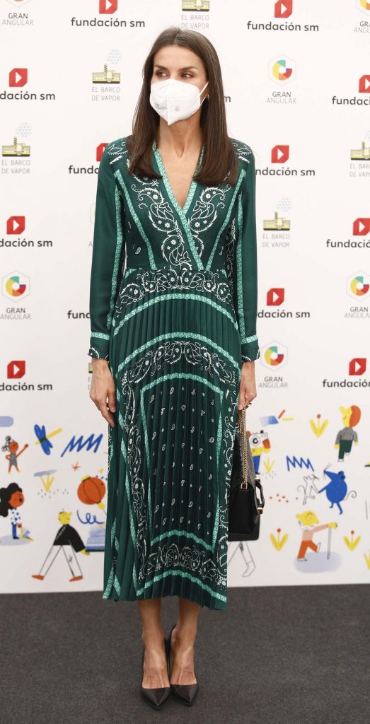Letizia recupera el vestido que comparte con varias presentadoras