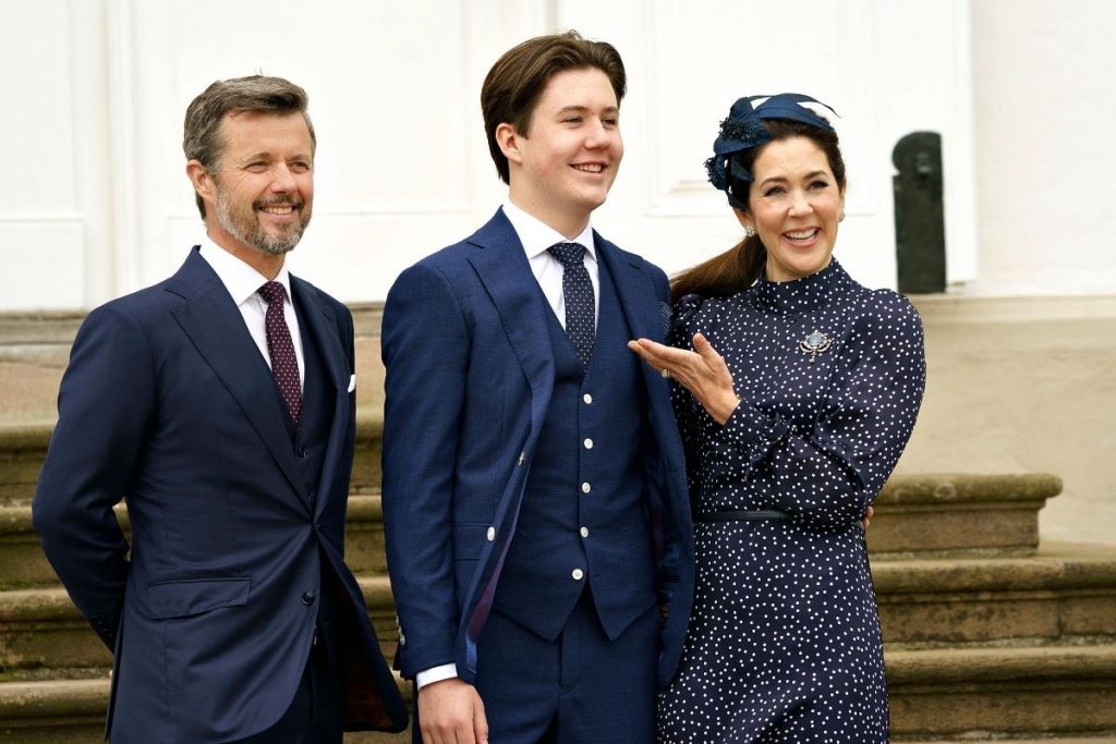 Christian de Dinamarca celebra su Confirmación arropado por su abuela, la reina Margarita
