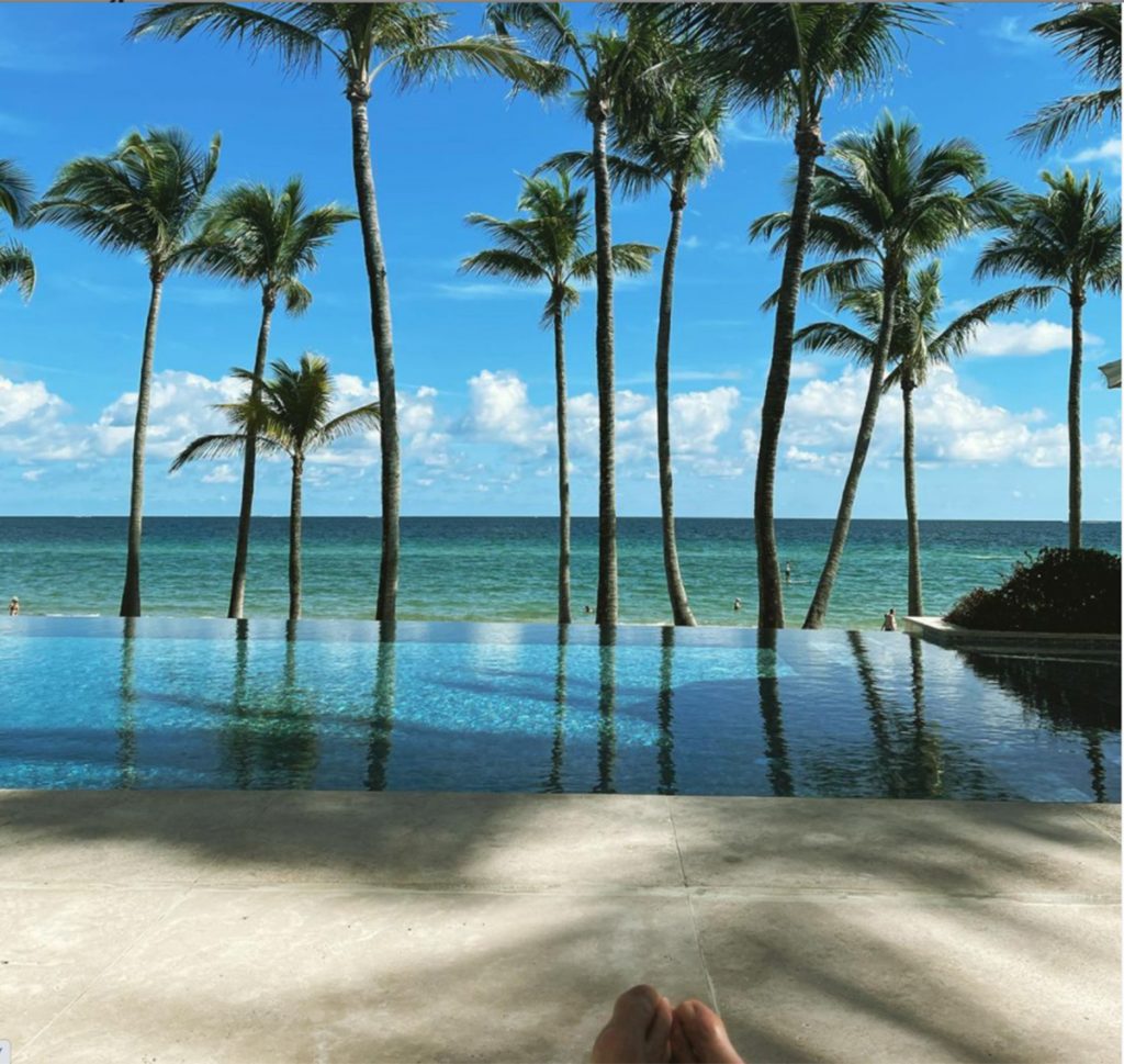 Tommy Hilfiger vende su mansión de Miami por 23 millones: un negocio redondo