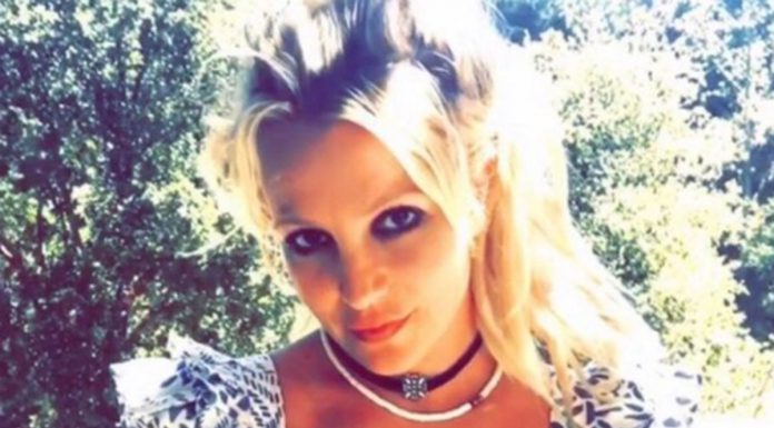 Britney Spears celebra tener su primer iPad a los 39 años