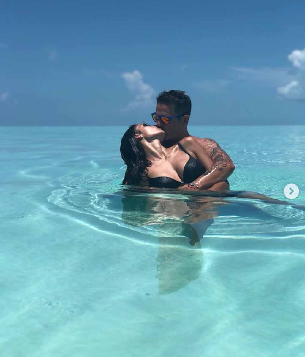 Alejandro Sanz y Rachel Valdés desatan su pasión en el paraíso