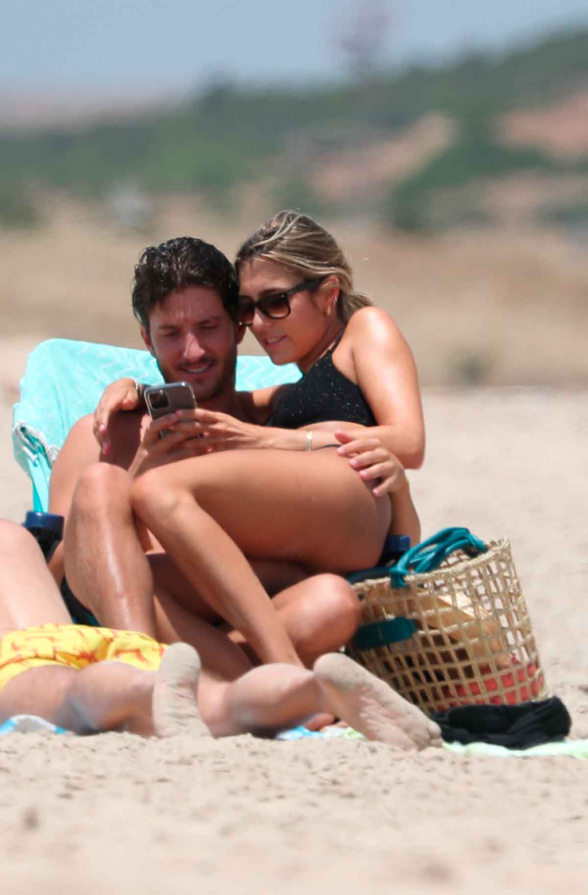 Anna Ferrer y su novio derrochan amor en la playa: todas las fotos