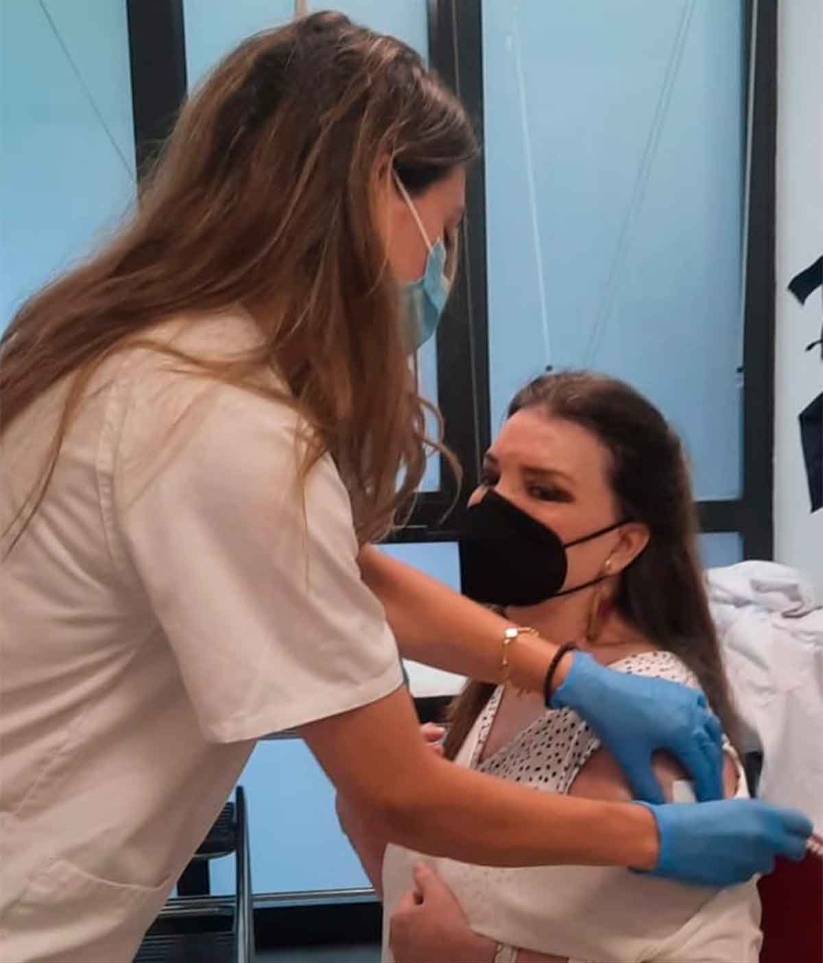 María José Cantudo recibe la vacuna contra el coronavirus