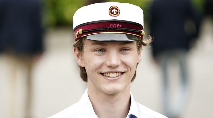 Félix de Dinamarca logra un sueño: sus padres separados acuden a su graduación