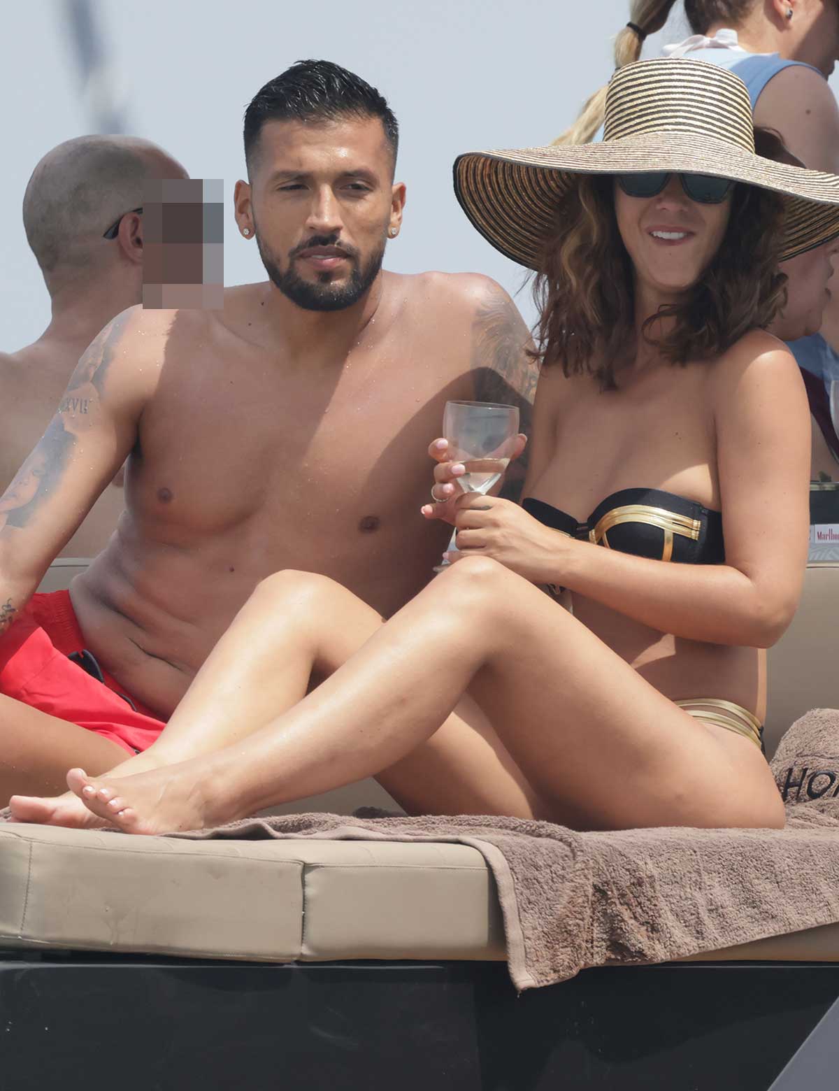 Tamara Gorro y Ezequiel Garay: pasión, risas y 'selfies' durante sus vacaciones en Ibiza