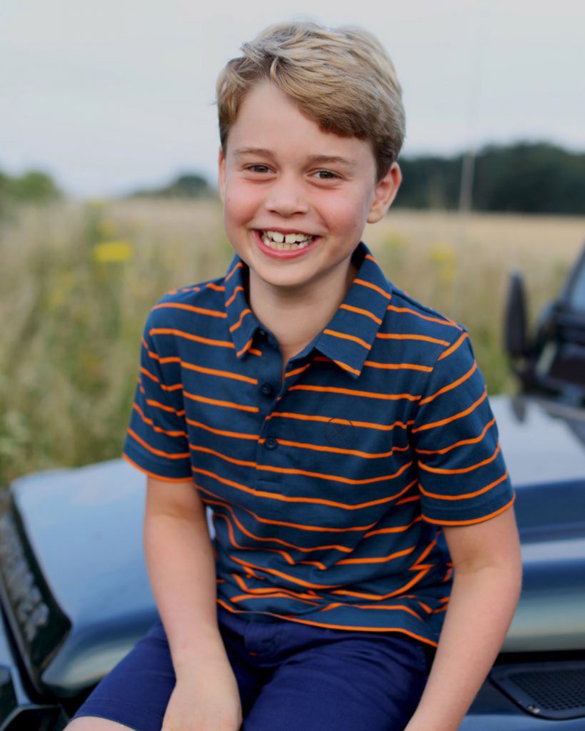 El príncipe George cumple 8 años muy sonriente (y ajeno a las burlas)