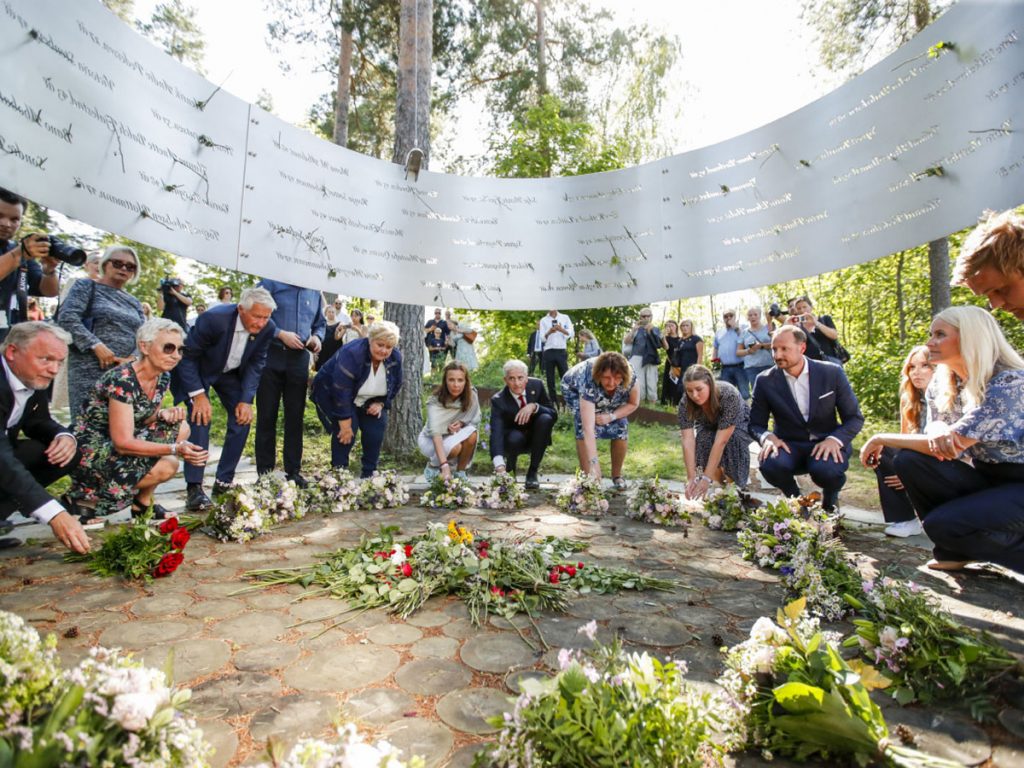 La emoción de Ingrid Alexandra de Noruega en el homenaje a las víctimas de los atentados de Utoya