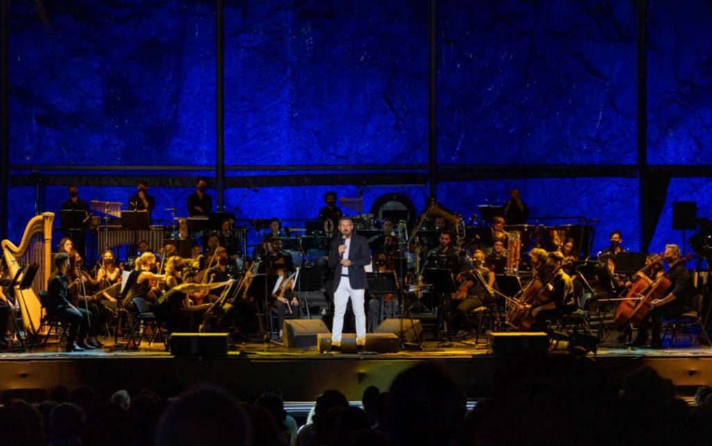 Antonio Banderas sorprende en el Festival Starlite de Marbella como director de orquesta