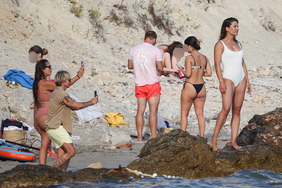 Anabel Pantoja y Nagore Robles ejercen de 'influencers' en unas vacaciones en Ibiza