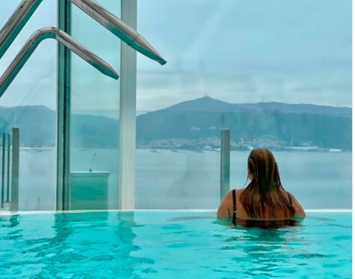 Carlota Corredera posa en bañador durante sus vacaciones de lujo a más de 220 € la noche