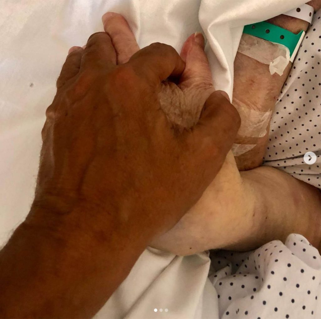 Gustavo González explica cómo han sido sus últimas horas con su padre aferrado a su mano