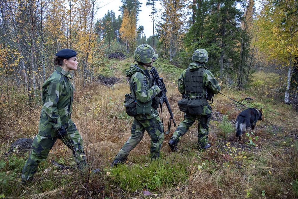 Victoria de Suecia protagoniza la imagen del día como aguerrida soldado