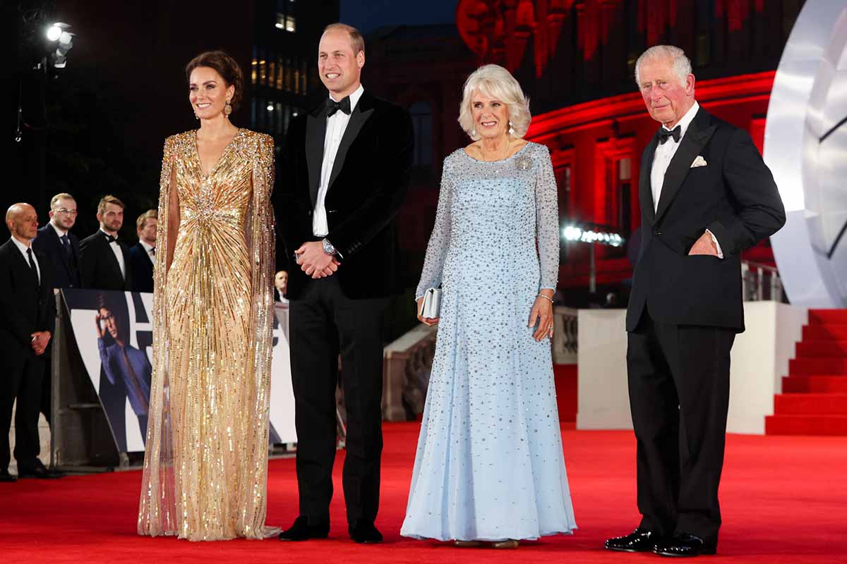 Kate Middleton deslumbra con un 'look' de diosa griega en el estreno de la película de James Bond