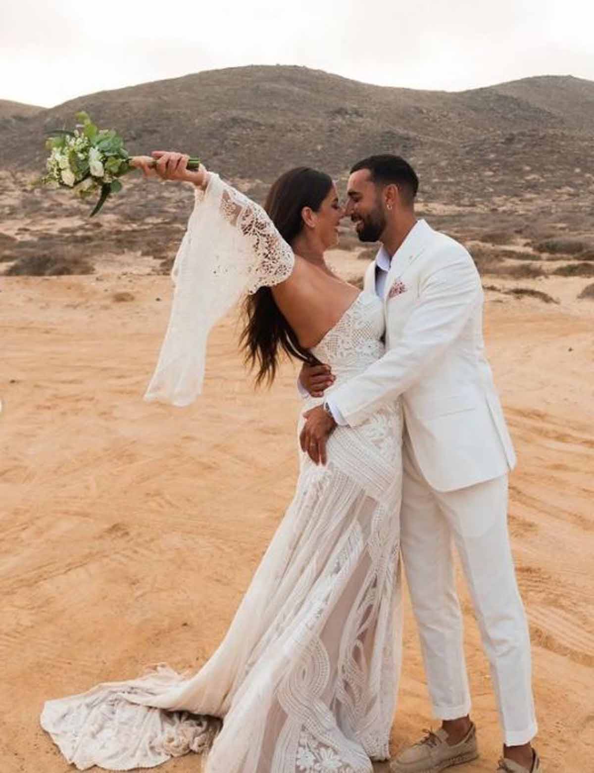 Belén Esteban publica fotos inéditas de la boda de Anabel Pantoja y Omar Sánchez