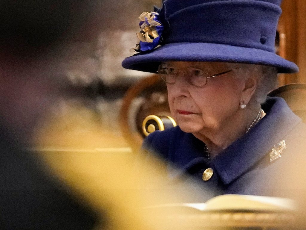 La reina Isabel II rechaza el premio a “anciana del año” porque no se ve “tan vieja” con 95 años